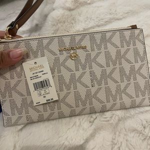 Michael kors wristlet